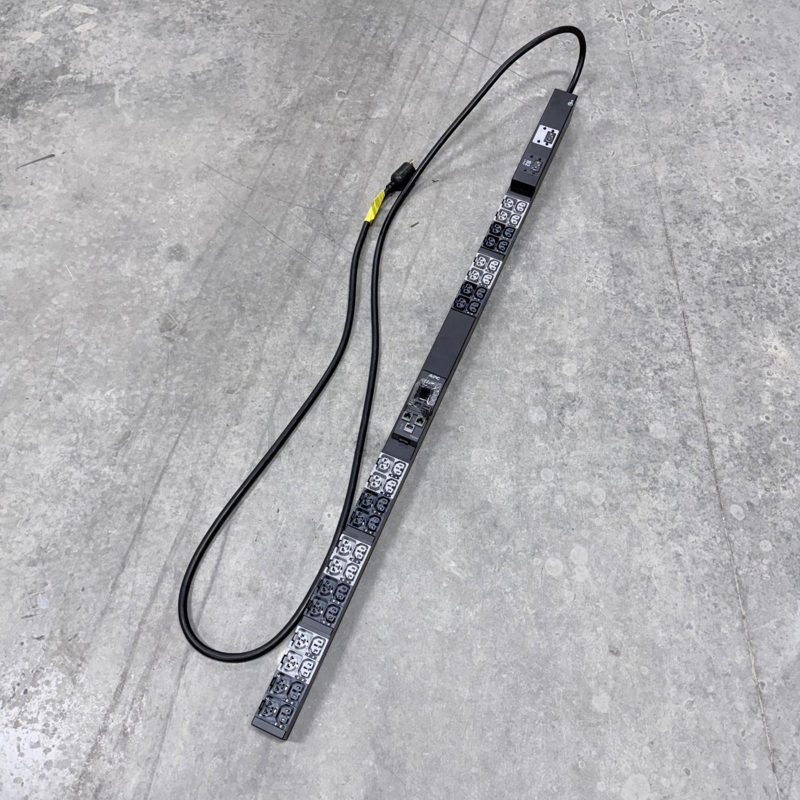 APC APDU11151ME Metered Rack PDU 200-240V 24A 1PH 40 Outlets C13 C15 C19 Combo