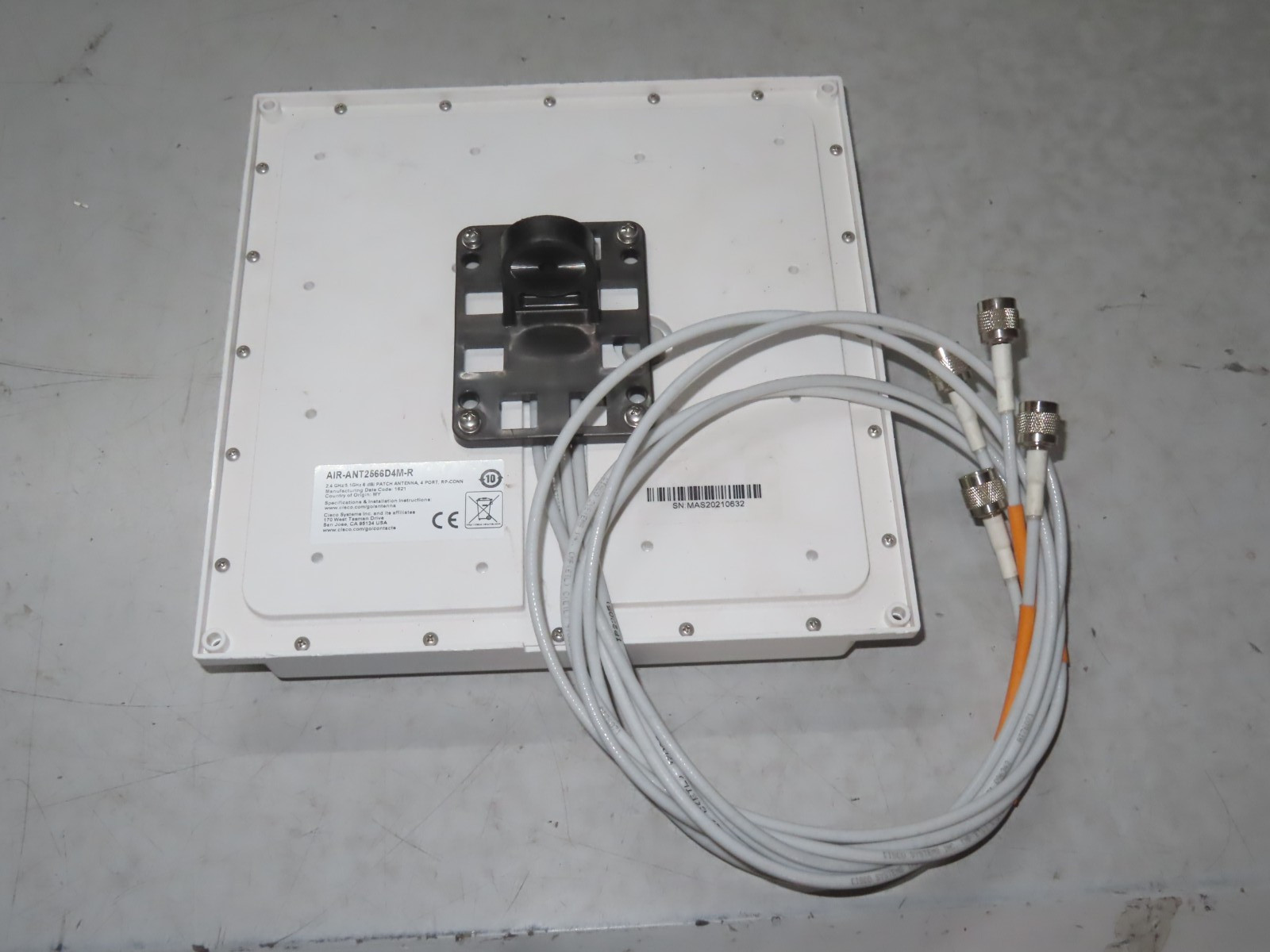 Cisco AIR-ANT2566D4M-R 2.4 GHz and 5 GHz Dual-Band Directional Array