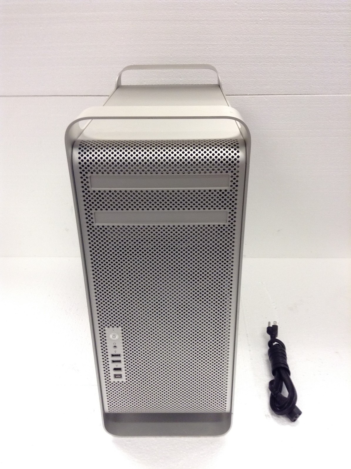 Apple Mac Pro A1186 2x Xeon 5160 3.0GHz 4GB DDR2 4 Caddy 7300GT NO HDD 