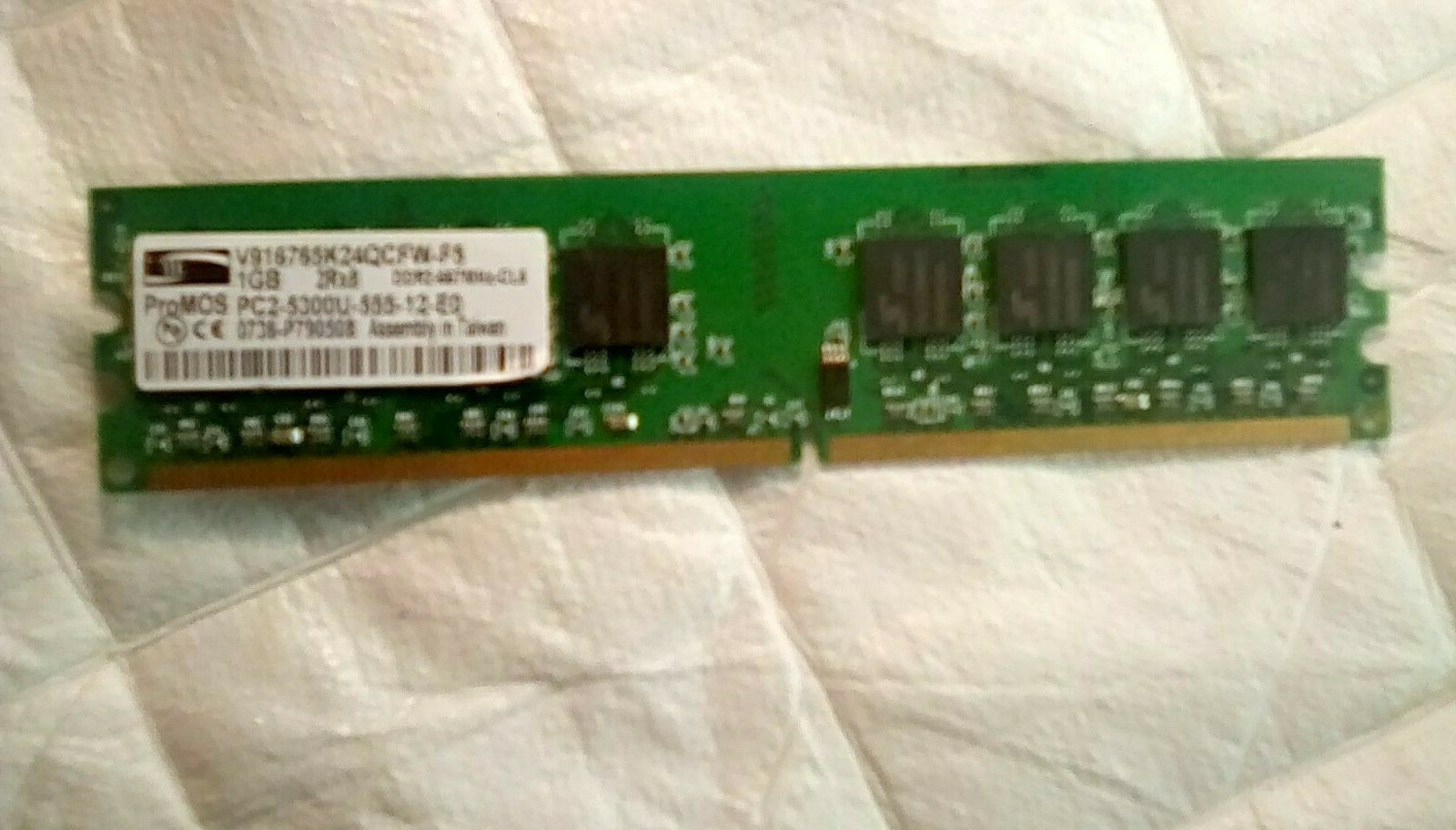 V916765K24QCFW-F5 ProMOS 1GB PC2-5300 DDR2-667MHz non-ECC Unbuffered CL5 240-Pin