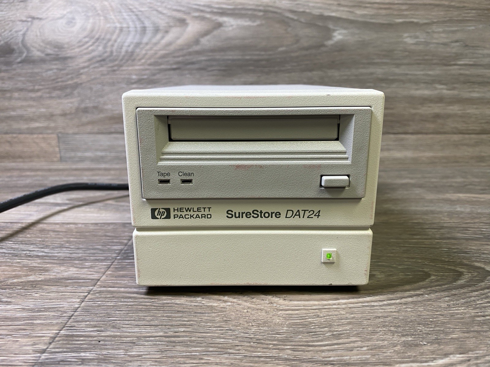 HEWLETT PACKARD DAT24  SureStore External Tape Drive C1556C REV 3842 C1556-60023