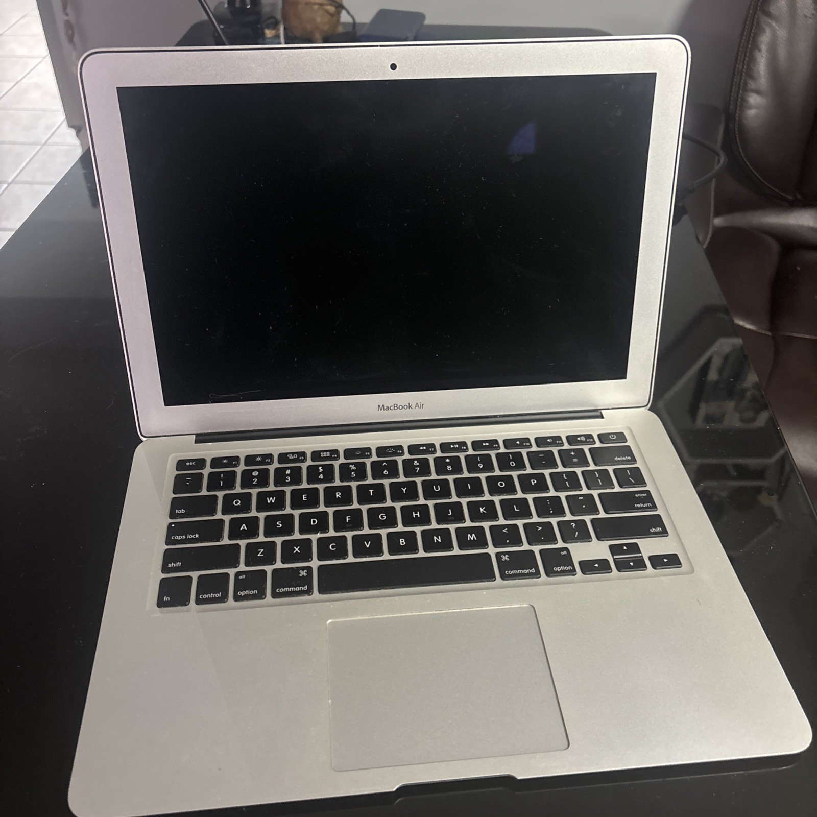 Apple Macbook Air 2011 13 inch------