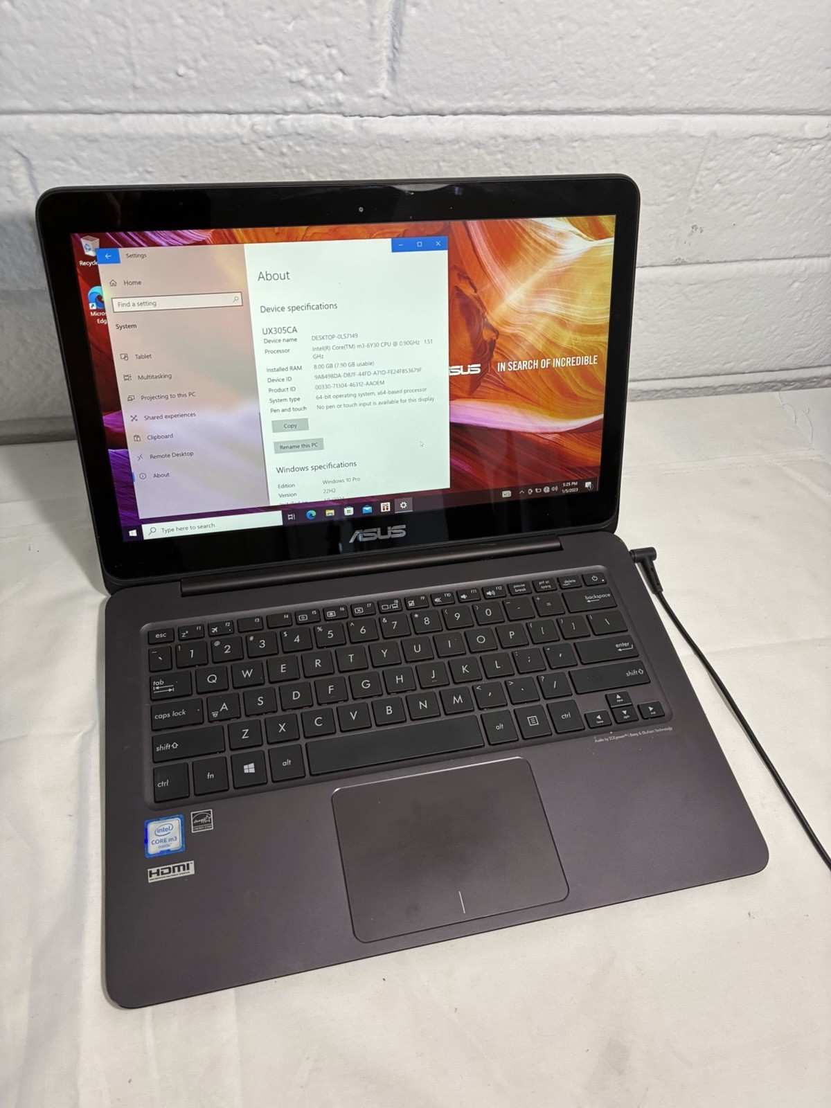 Asus Zenbook 13 UX305C 13.3" 0.9GHz 8GB RAM 240GB HDD Intel M3 Bad Battery
