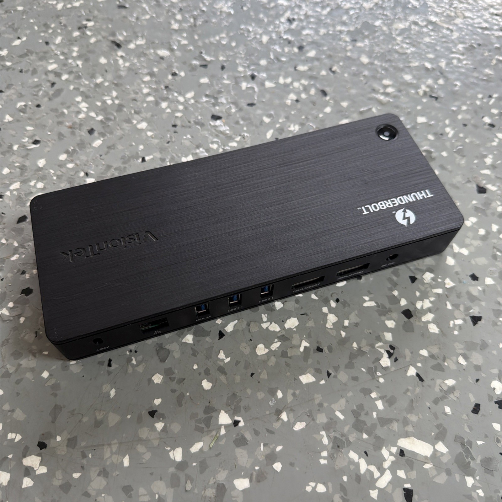 VisionTek Thunderbolt 3 and USB C Docking Station Dual 4K Displays VT4800