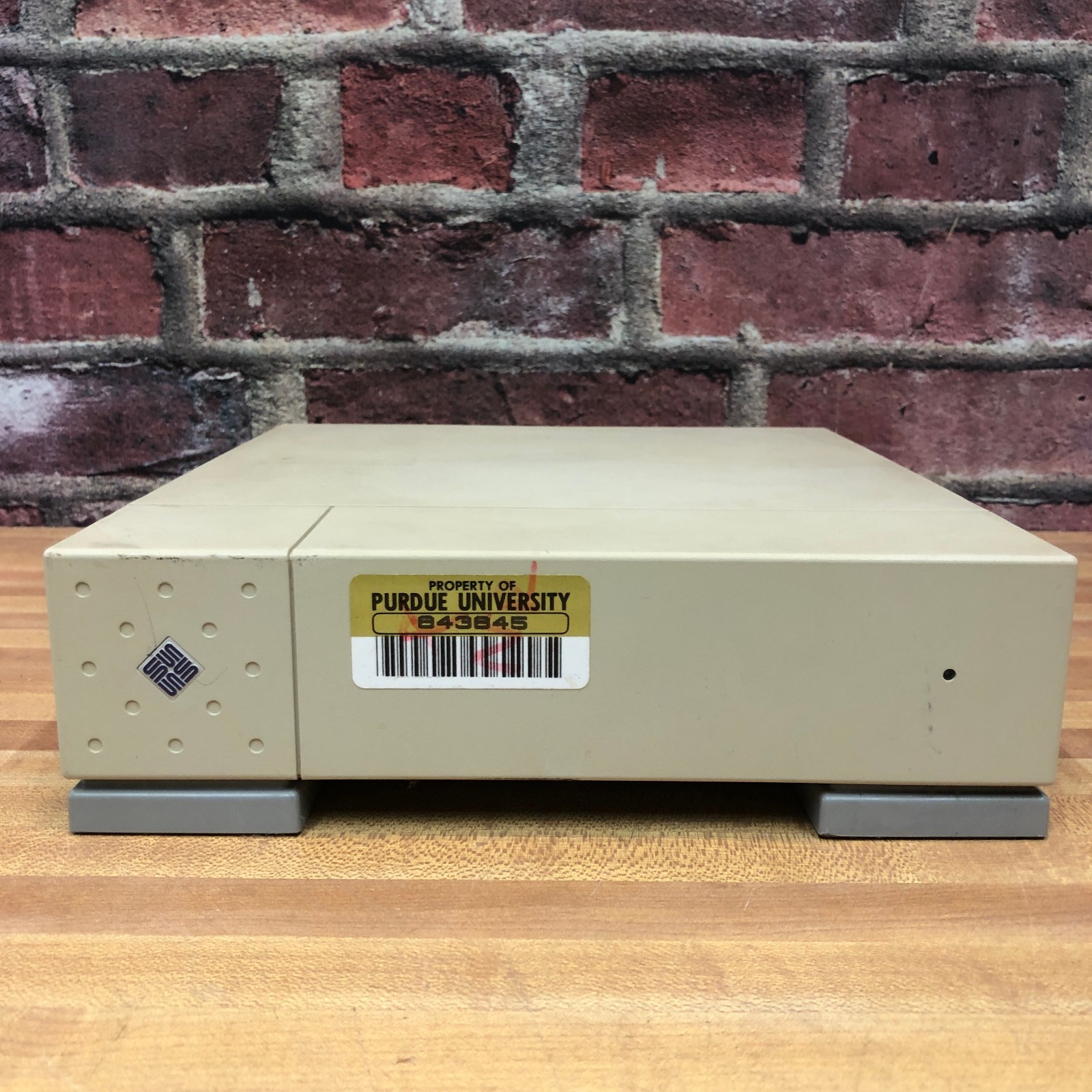 Sun Microsystems Model 411 595-2262-01 External SCSI Enclosure w/HDD Powers On