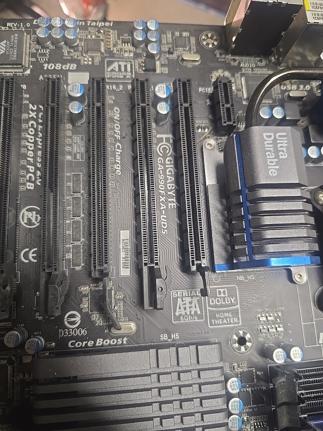 Combo Deal AMD FX-9590 CPU /GIGABYTE GA-990FXA-UD5 R5 (R 1.0) MB /8GB DDR3 RAM