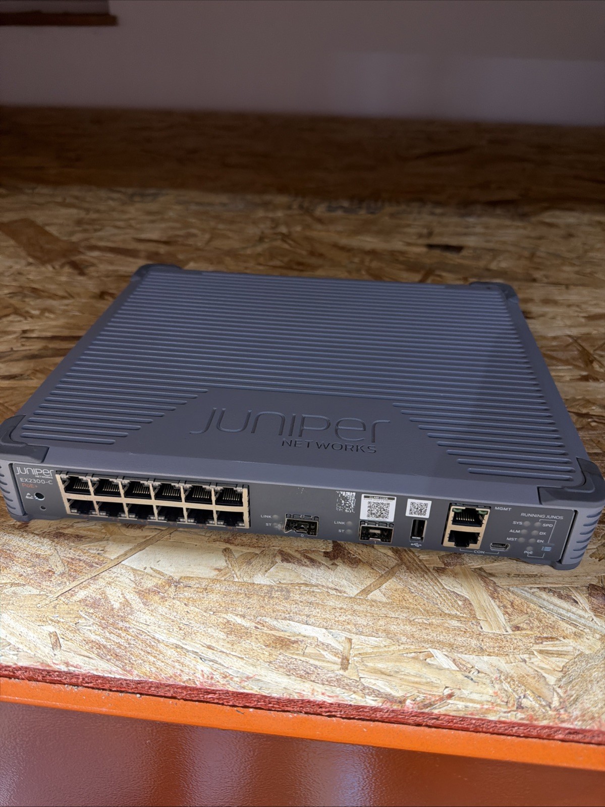 Juniper EX2300 12-Port Gigabit PoE+ Managed Network Switch P/N: EX2300-C-12P