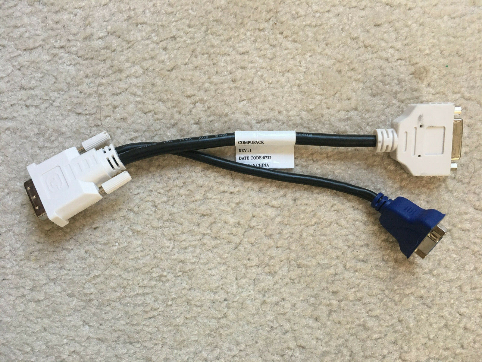 Compupack 6611T008-001-RS1 DVI-D to DVI Female and VGA Female Splitter Y Cable 