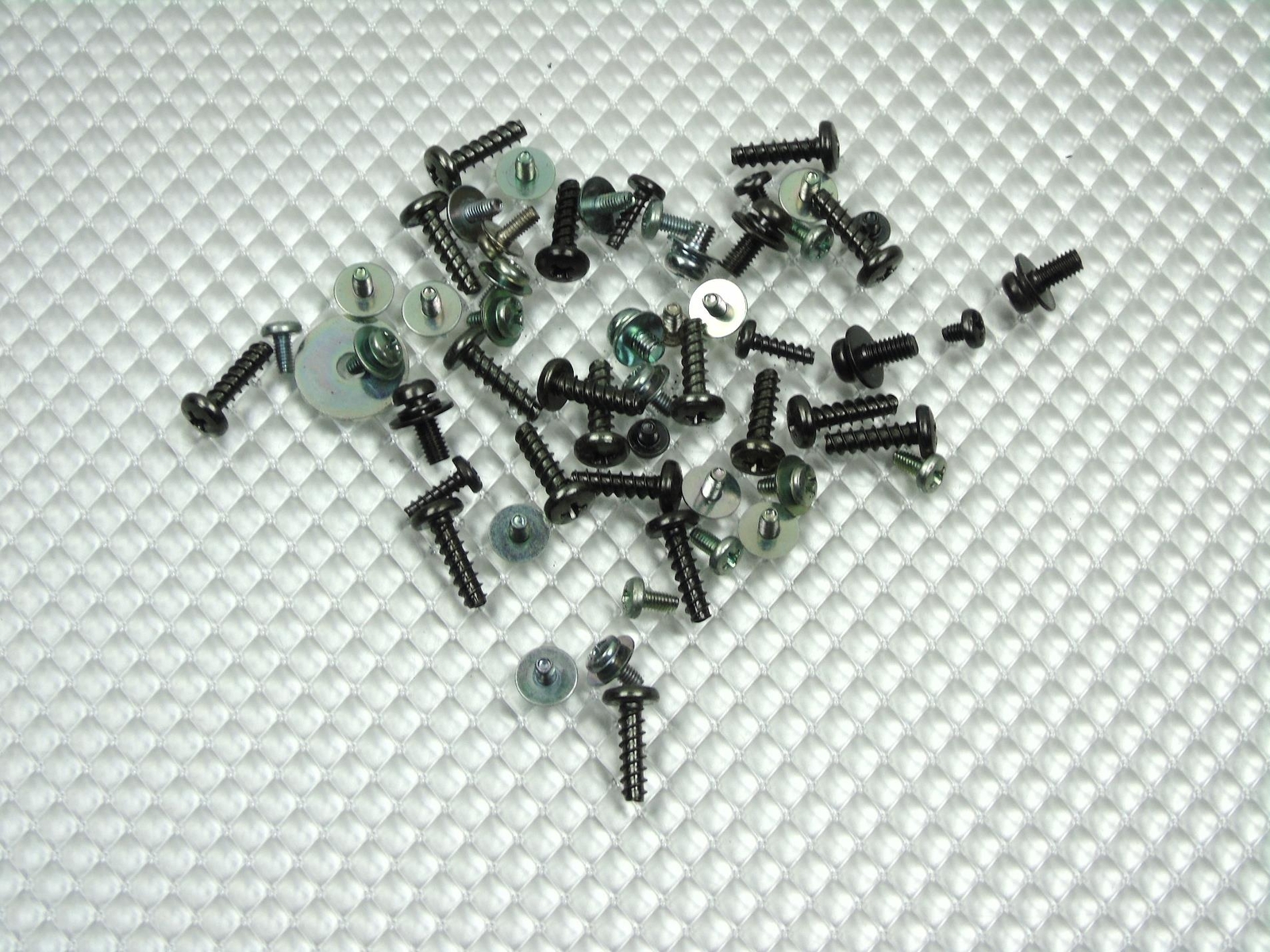 Philips Magnavox 32MF338B/27 32" 720p LCD TV Screws Screw Set (No Stand Screws)