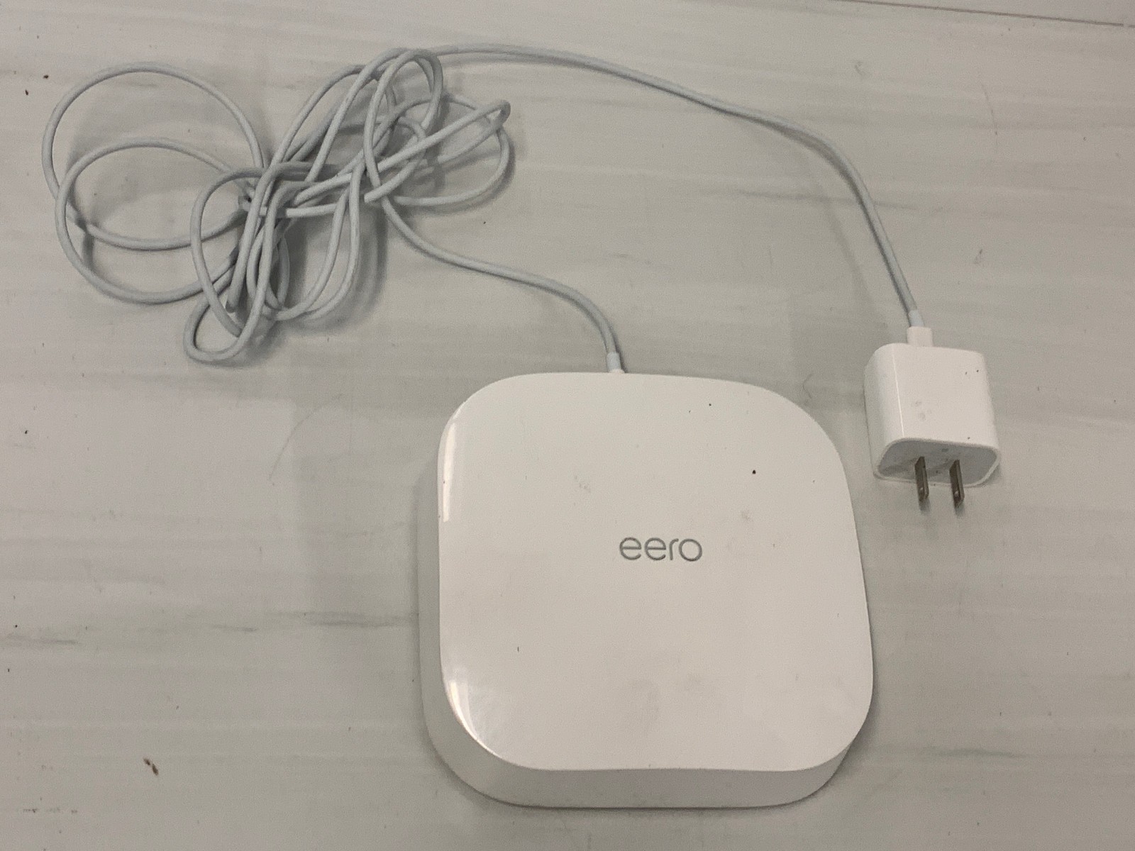 Amazon eero Pro 6 Tri-Band Mesh Wi-Fi 6 Router Model K010001