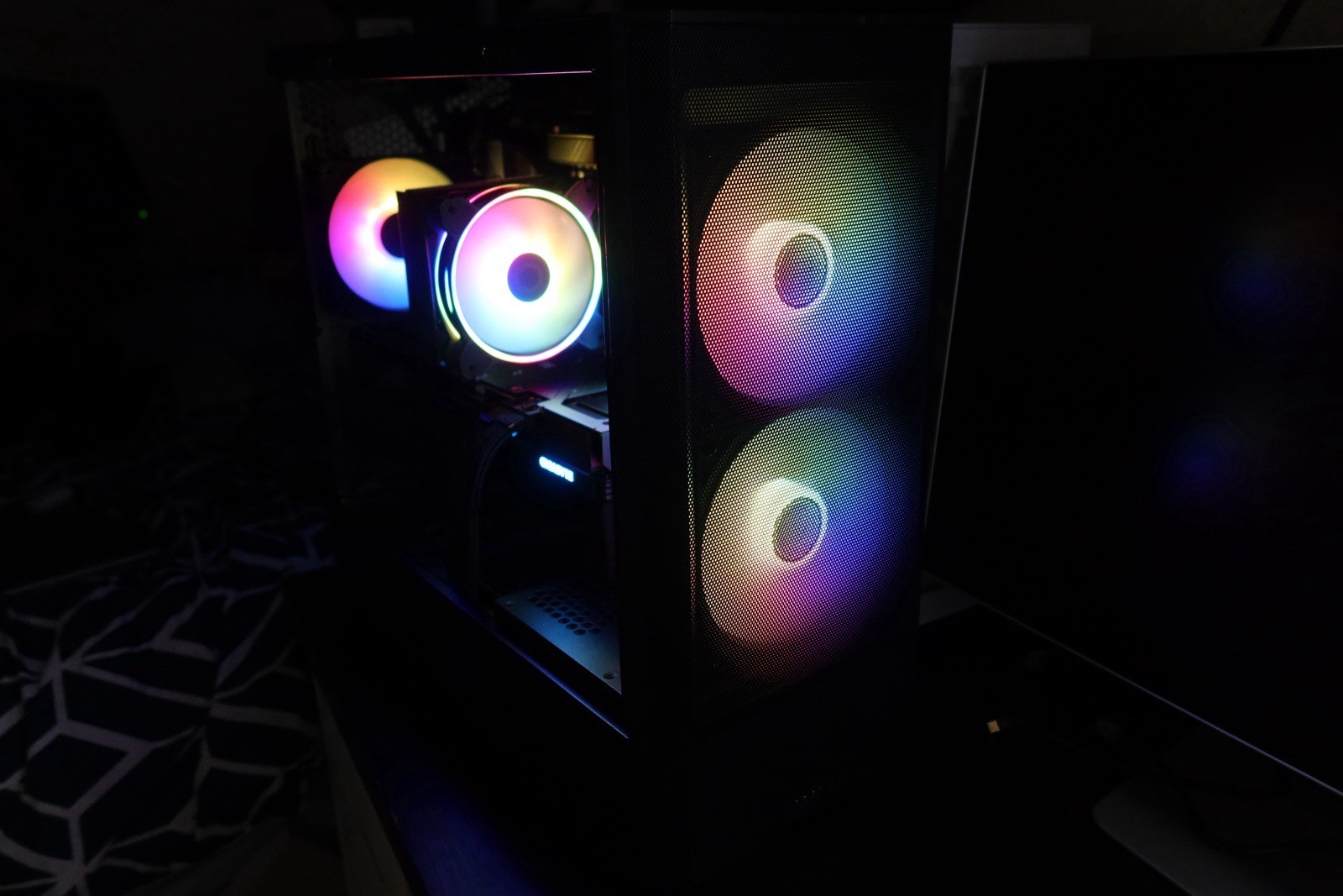 Custom RGB Gaming PC – Ryzen 5 7600 & RX 7600 XT – Free Cleaning Kit