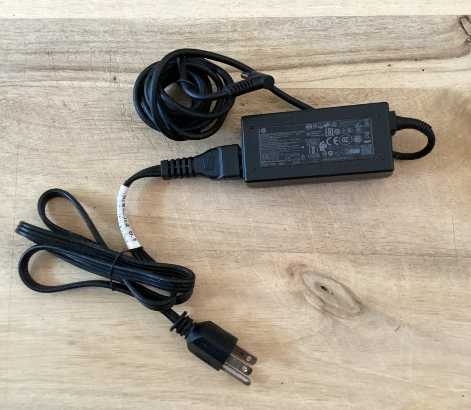 HP HSTNN-AA44 45W 19.5V 2.31A Blue Tip AC Adapter Charger 741727-001 OEM