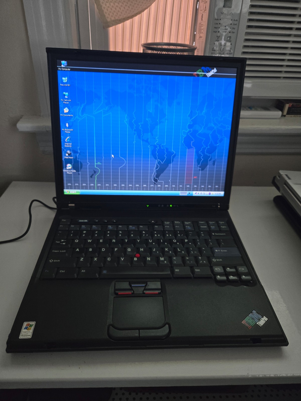 IBM ThinkPad T40 1.5GHz 1GB RAM 40GB HD Windows XP Retro Gaming Laptop READ