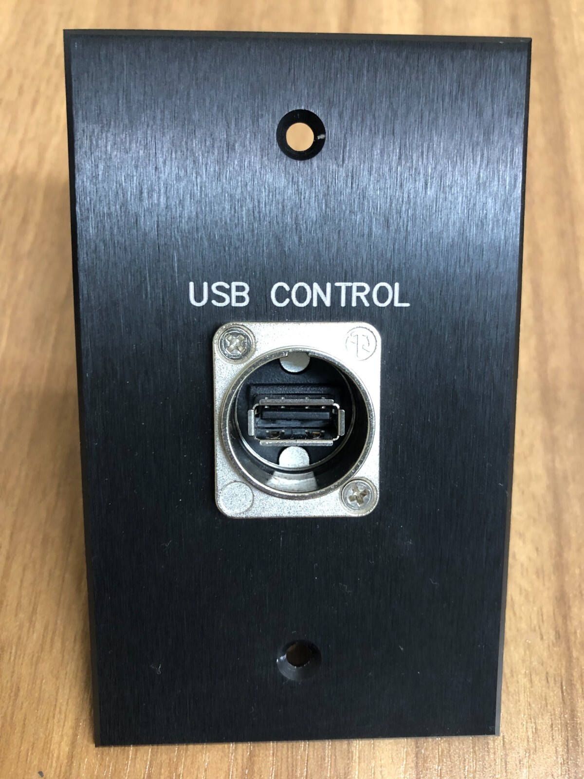 BTX Custom Black Aluminum Wallplate with a USB 2.0 A-B Gender Adapter