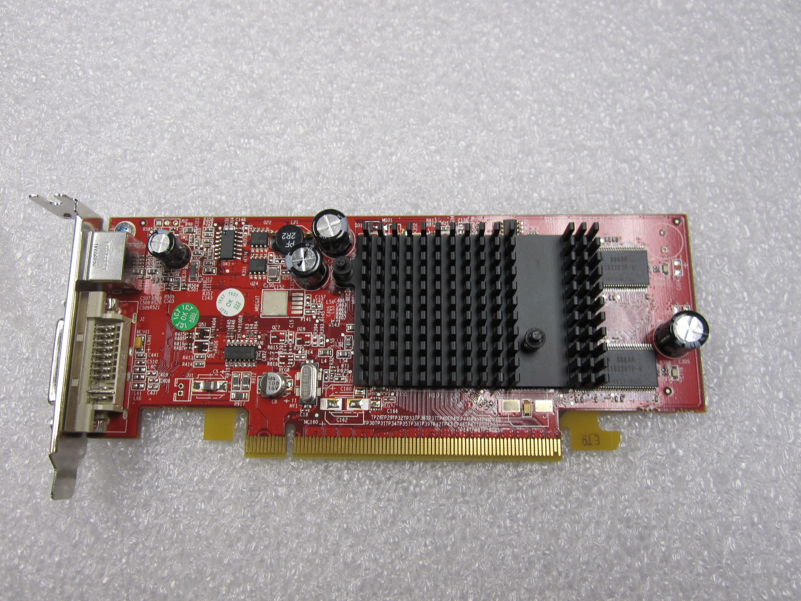 NEW ATI Radeon X300 SE 128MB PCIe Video Card HP 398332-001 353049-003