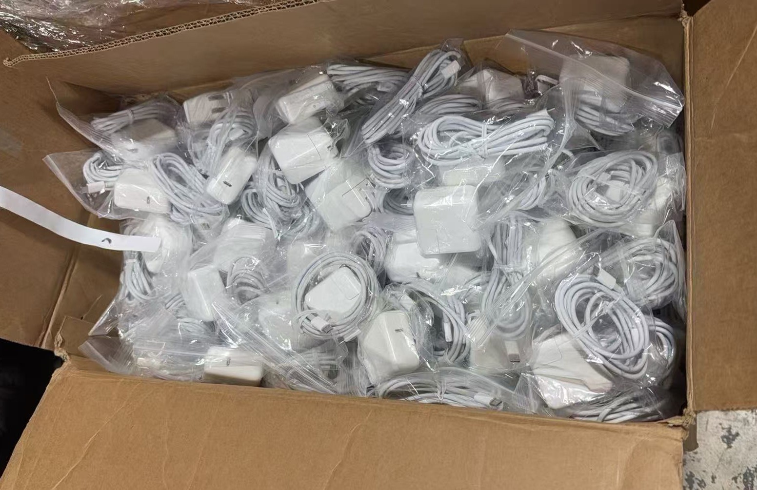 Lot of 100 Genuine OEM Apple 30W USB-C Power Adapter with Cable for Macbook iPad