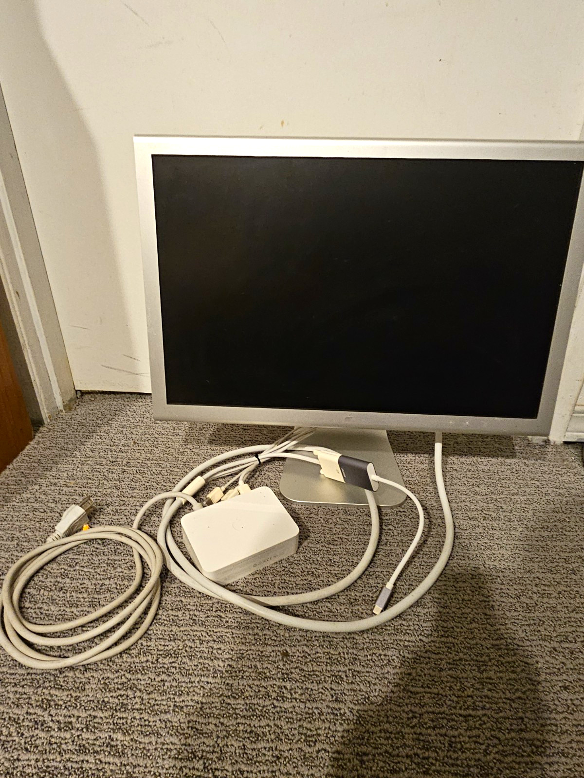 Apple Cinema Display 20" A1081 1680x1050 + USB-C to DVI Adapter Tested Working