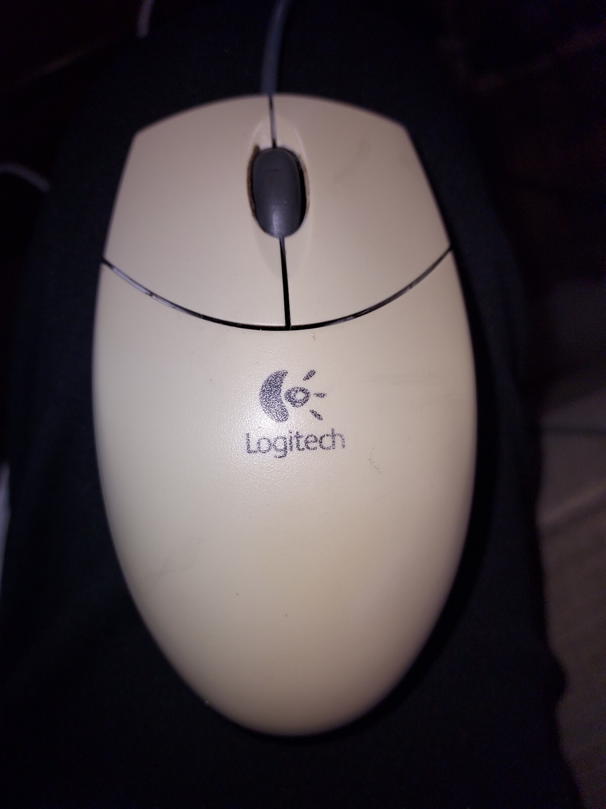 LOGITECH M/N: M-BJ69 USB, 3 buttons scroll optical MOUSE m-1