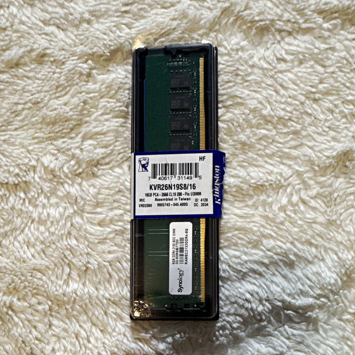 Kingston ValueRAM 16GB DDR4 PC4-2666 288-Pin UDIMM Non-ECC KVR26N19S8/16