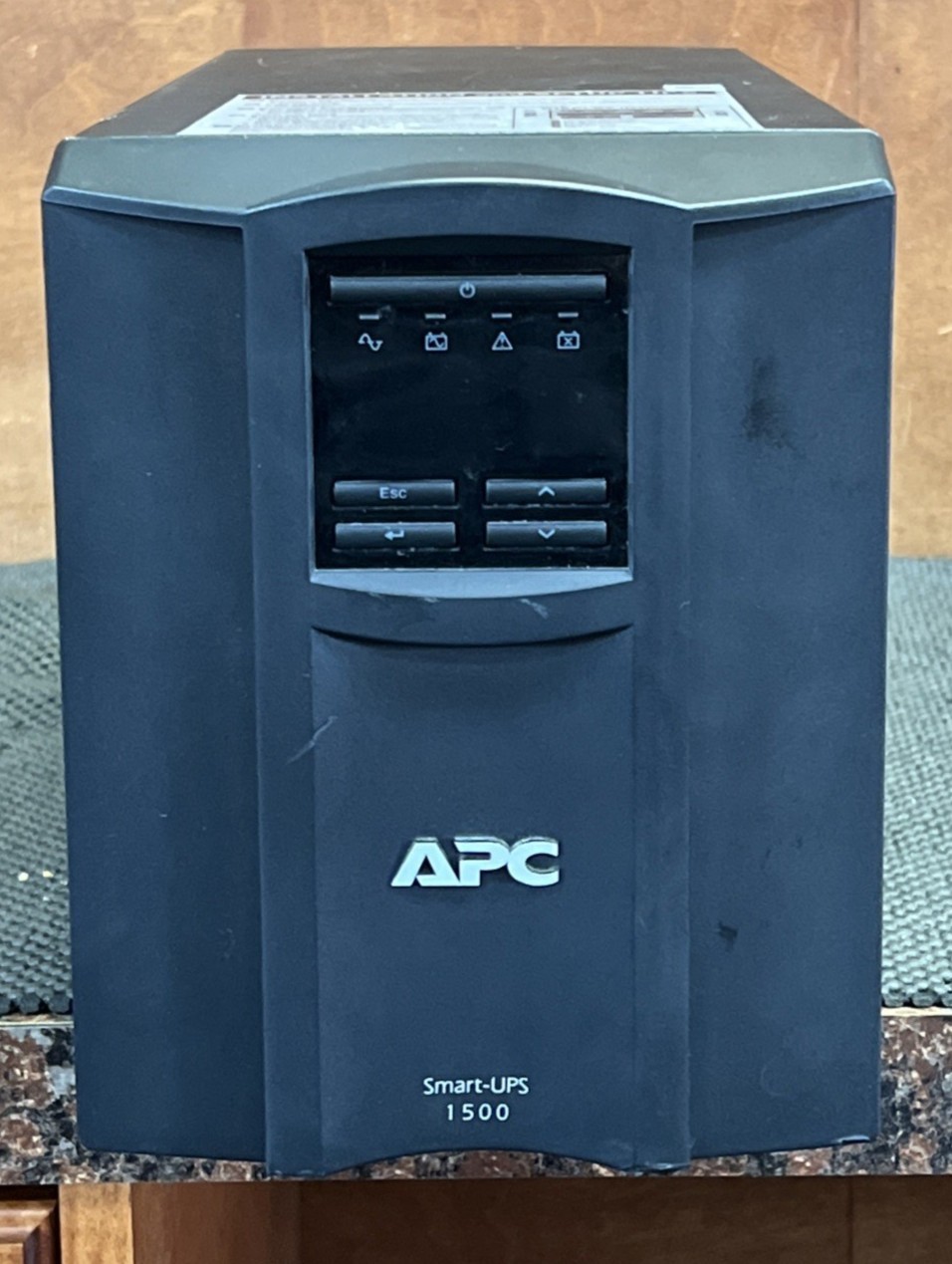 APC Smart-UPS 1500 SMT1500 120V 8 Outlet Power Supply With Battery