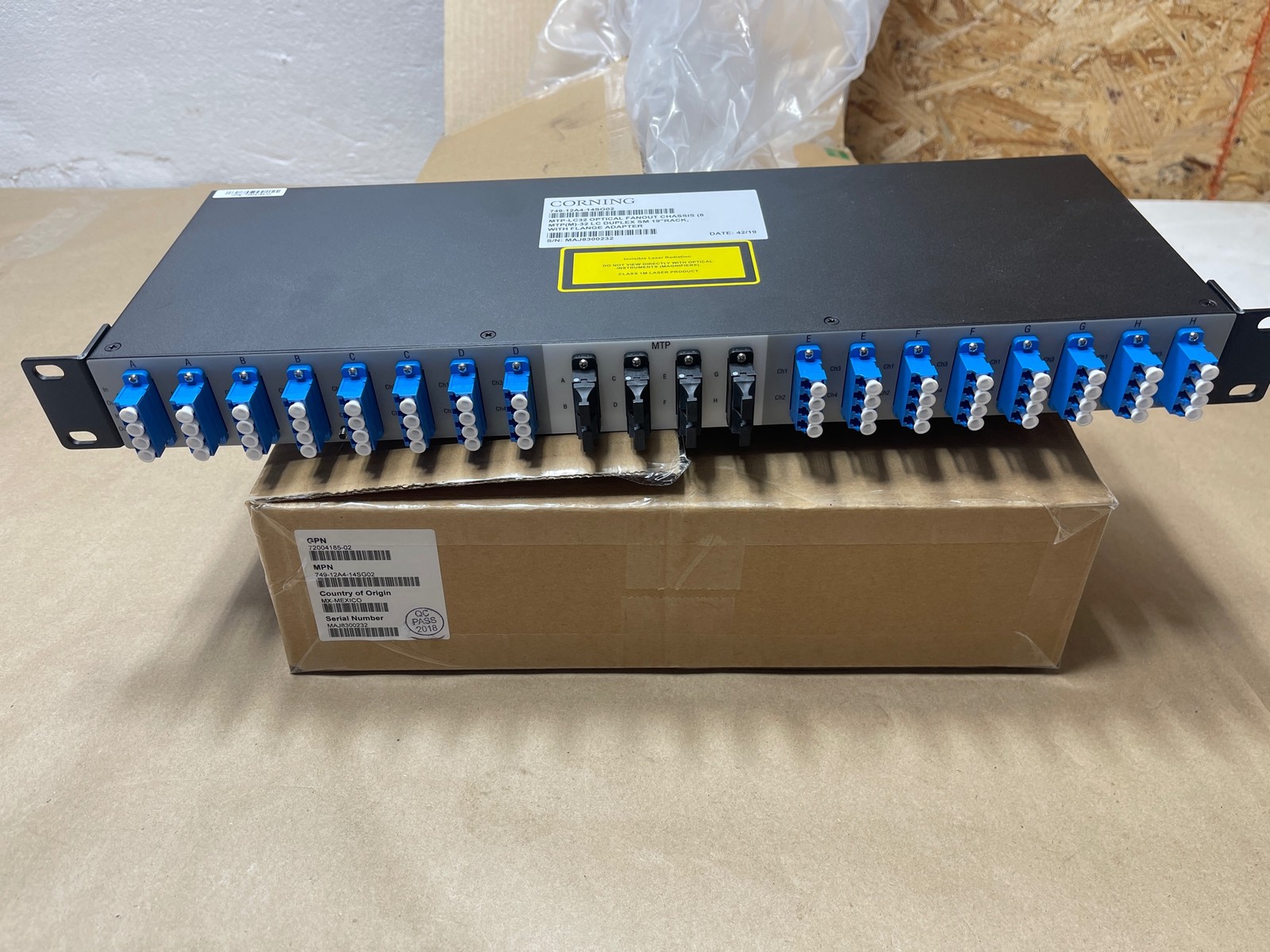 Corning MTP-LC32 Optical Fanout Duplex Single Mode Fiber Rack 8 MPT to 32 LC