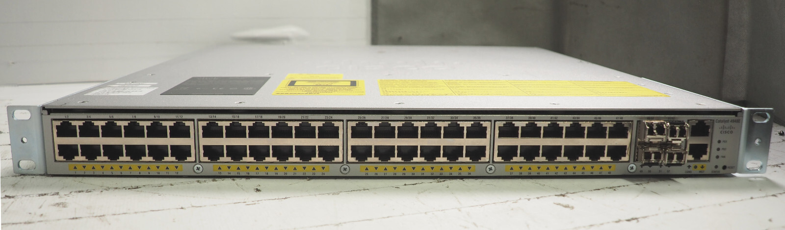 CISCO CATALYST WS-C4948E V04 48 x RJ45 4 x 10GbE SFP+ SWITCH 2 PSU