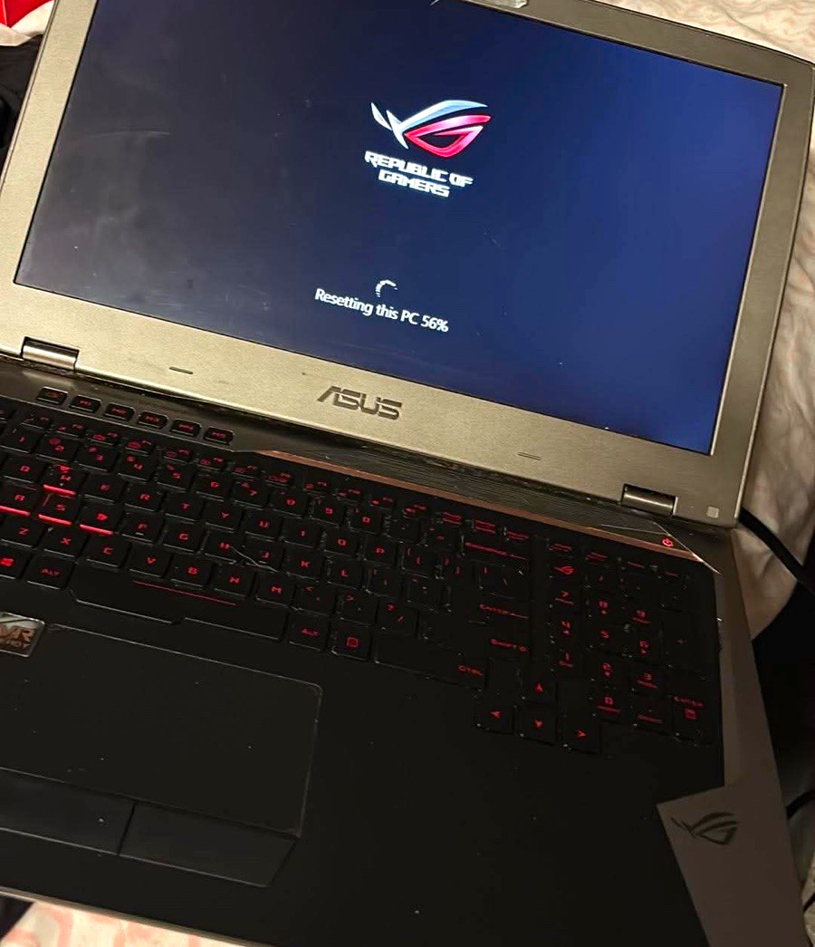 ASUS ROG G701VI-XB78K 17.3" 120Hz- i7-6820HK GTX 1080 64GB 1TB SSD 330w charger