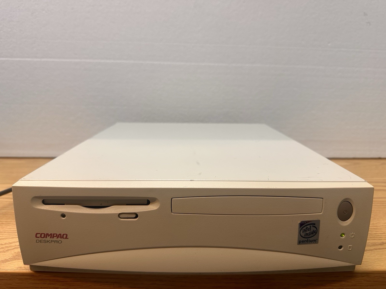 Vintage Retro Compaq Deskpro Pentium Powers On UNTESTED.