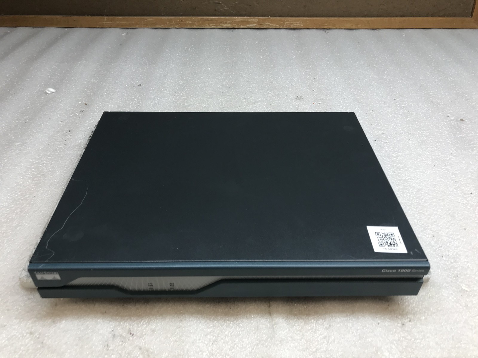 Cisco 1800 Series CISCO1841 V06 Integrated Services Router with Power Cable