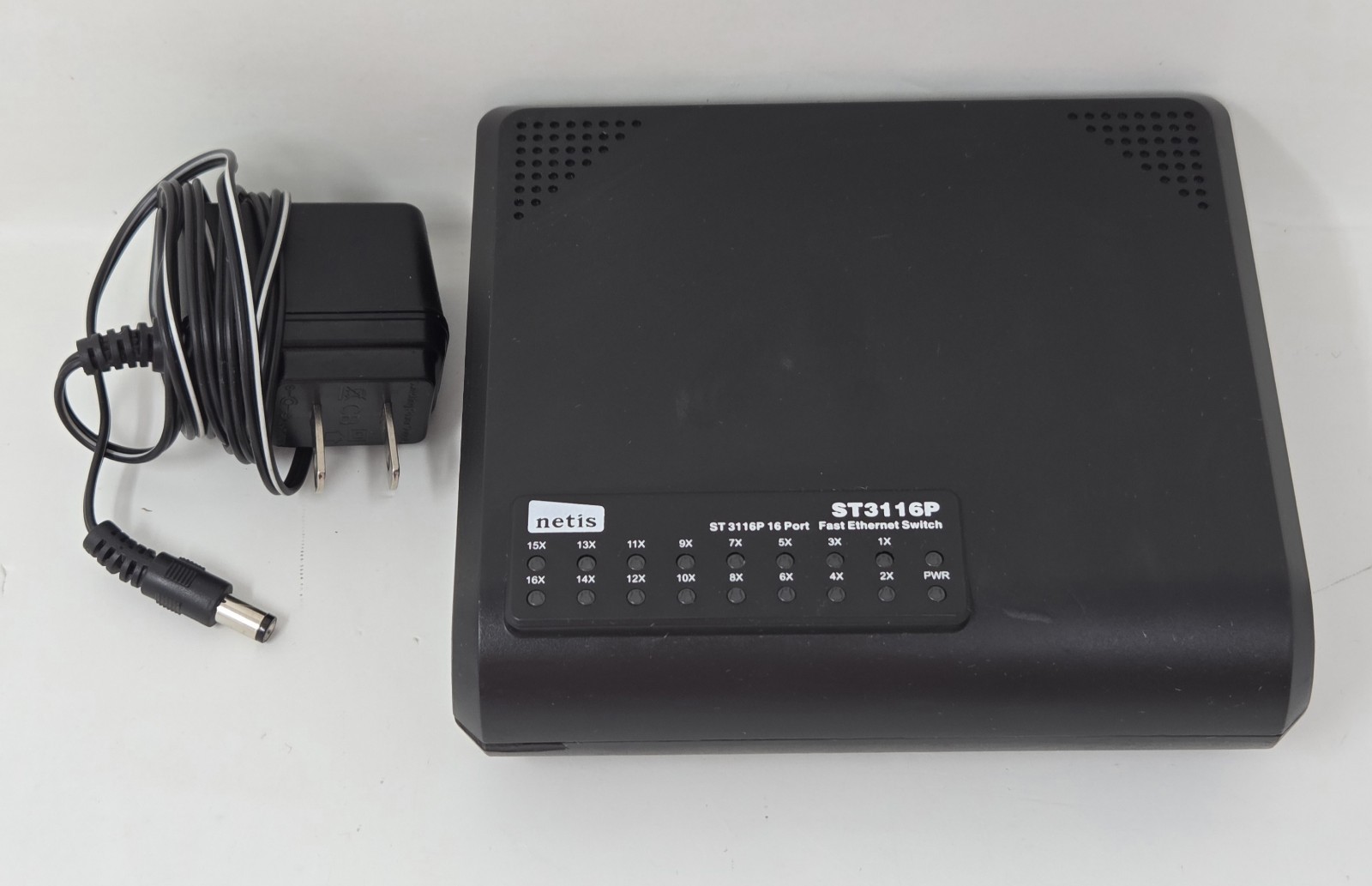 Working Netis ST3116P 16-Port 10/100 Mbps Fast Ethernet Switch w/ Charger