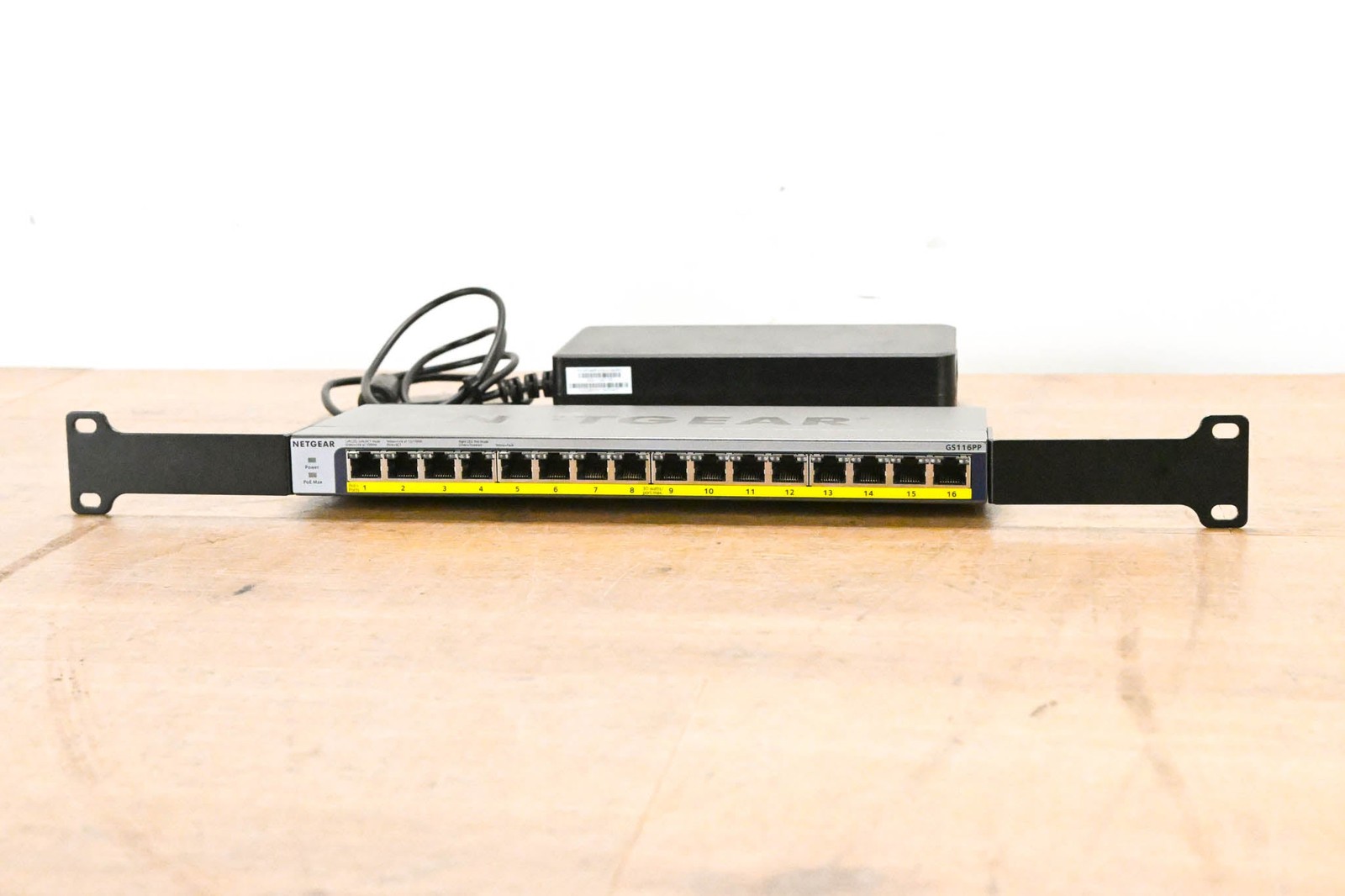 NETGEAR GS116PP 16-Port Gigabit PoE+ Compliant Unmanaged Switch CG012N3