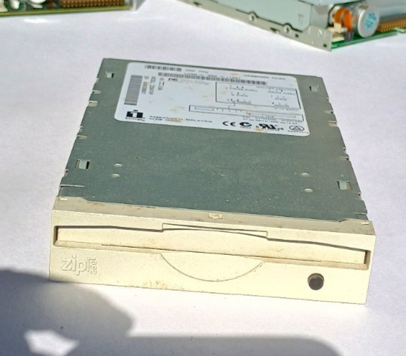 Iomega Z250ATAPI 3.5" 250MB Internal Zip 250 Drive
