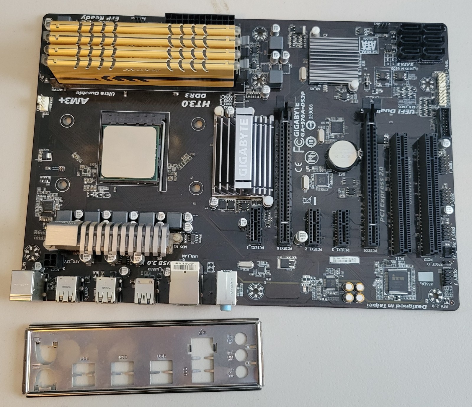 Gigabyte GA-970A-DS3P AM3+ AMD Motherboard w/ AMD FX-8350 Processor 32GB RAM