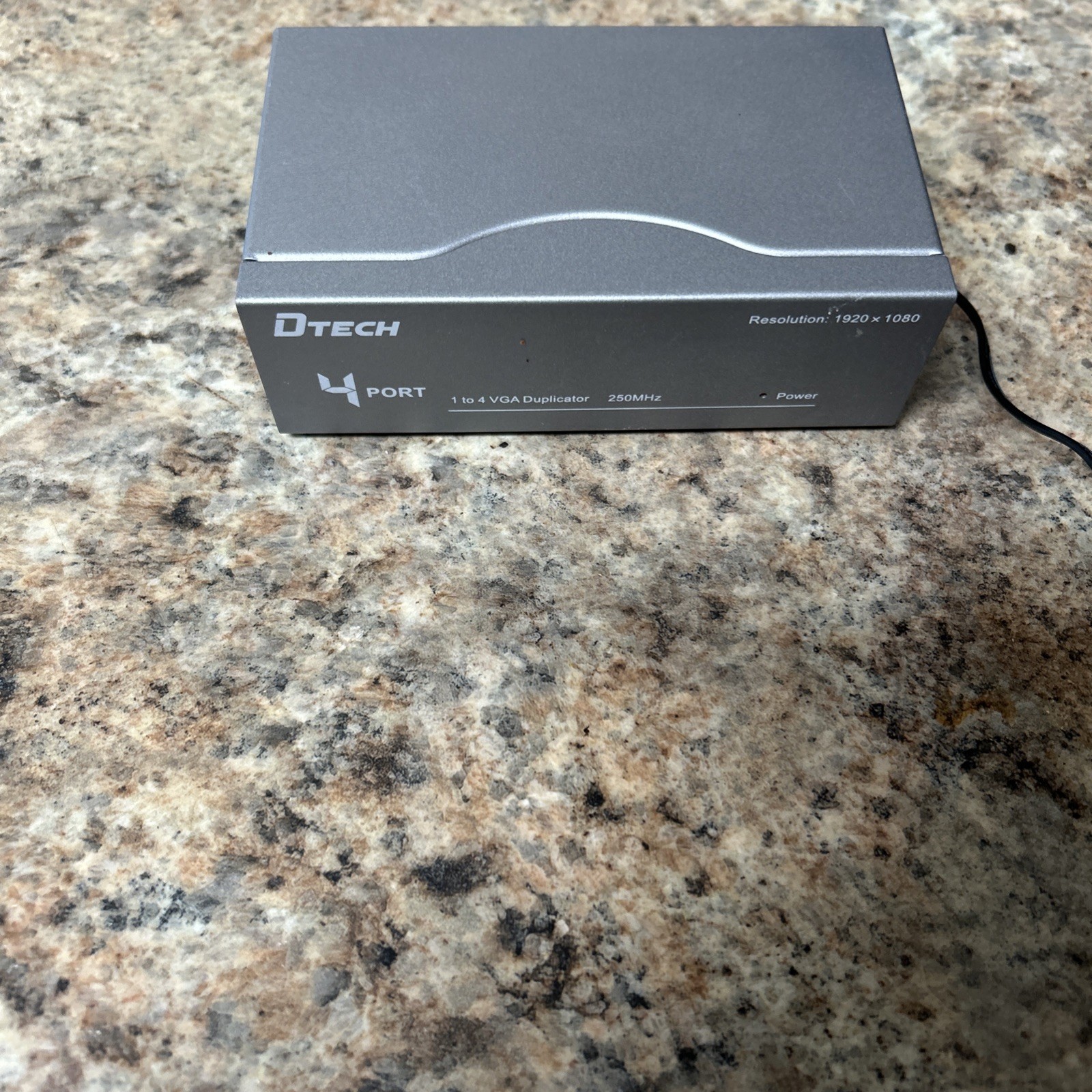 DTECH 4 PORT 1 to 4 VGA DUPLICATEOR 