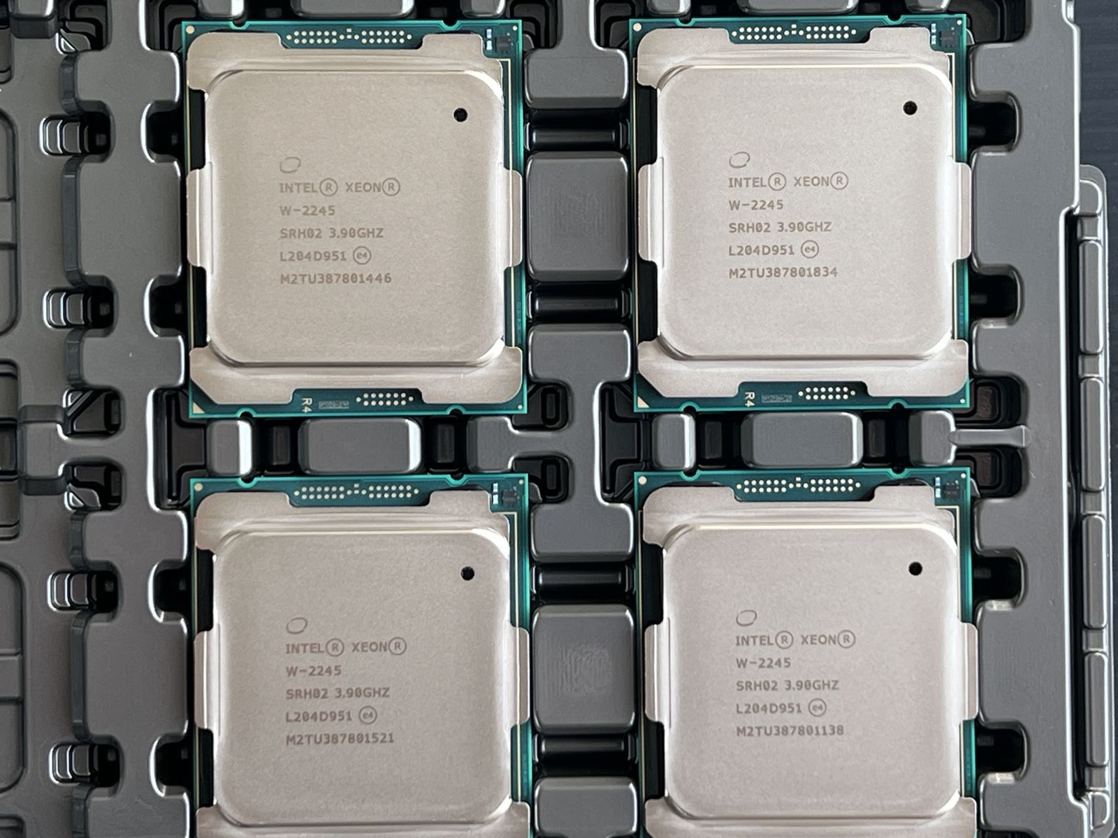 Intel Xeon W-2245 3.90Ghz 8c/16t LGA2066 CPU support supermicro X11SRA-RF c422