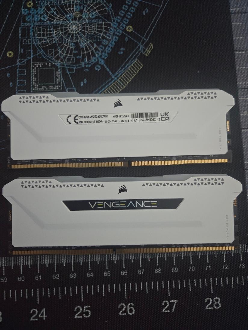 Corsair Vengeance RGB Pro 32GB (2x16GB) DDR4-3600 DIMM White XMP (x2)