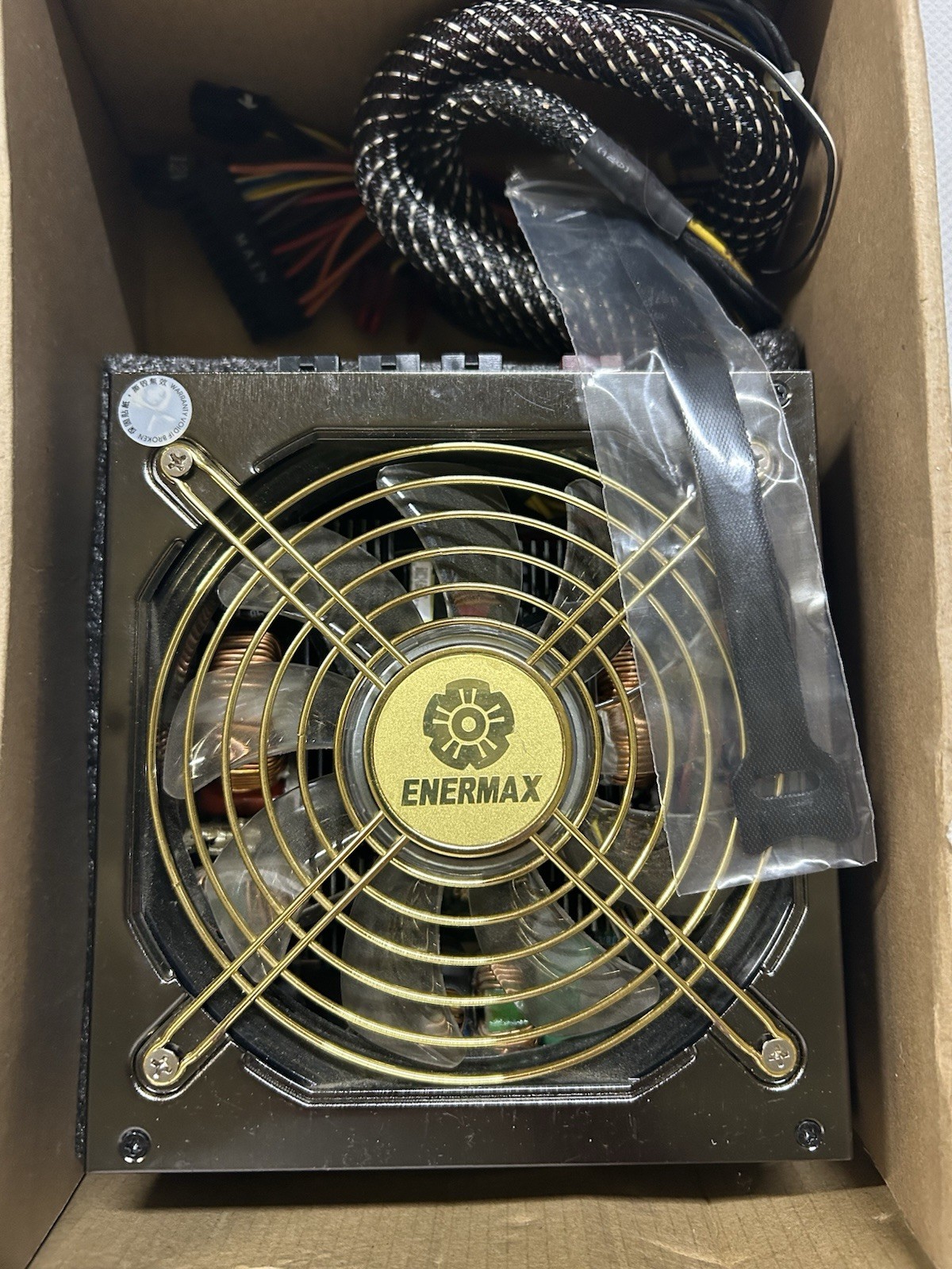 NEW ENERMAX INFINITI EIN720AWT 720 W ATX12V/ EPS12V SLI Certified CrossFire