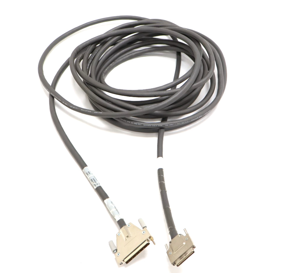 IBM 19P0048 10m VHDCI to HD68 LVD SCSI Cable Black