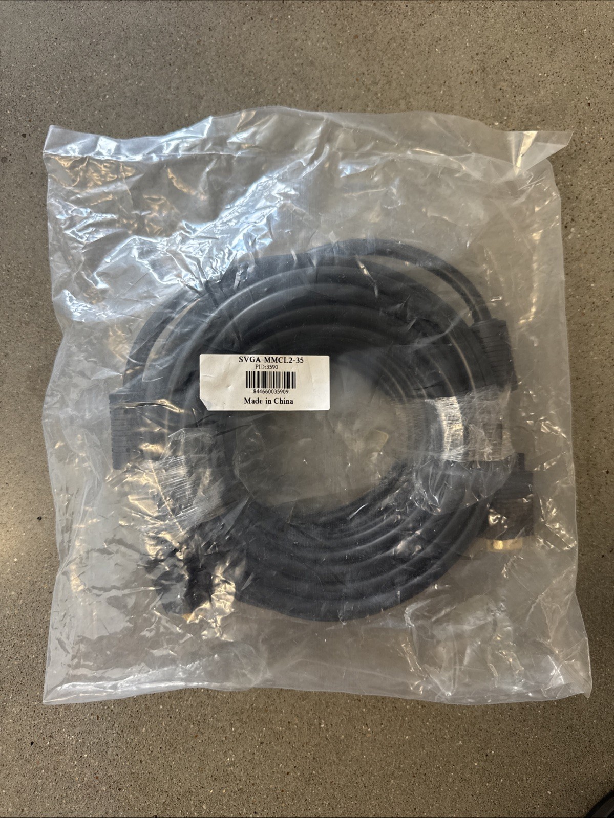Monoprice Super VGA (SVGA) 15-Pin D-Sub Monitor Cable 35ft SVGA-MMCL2-35