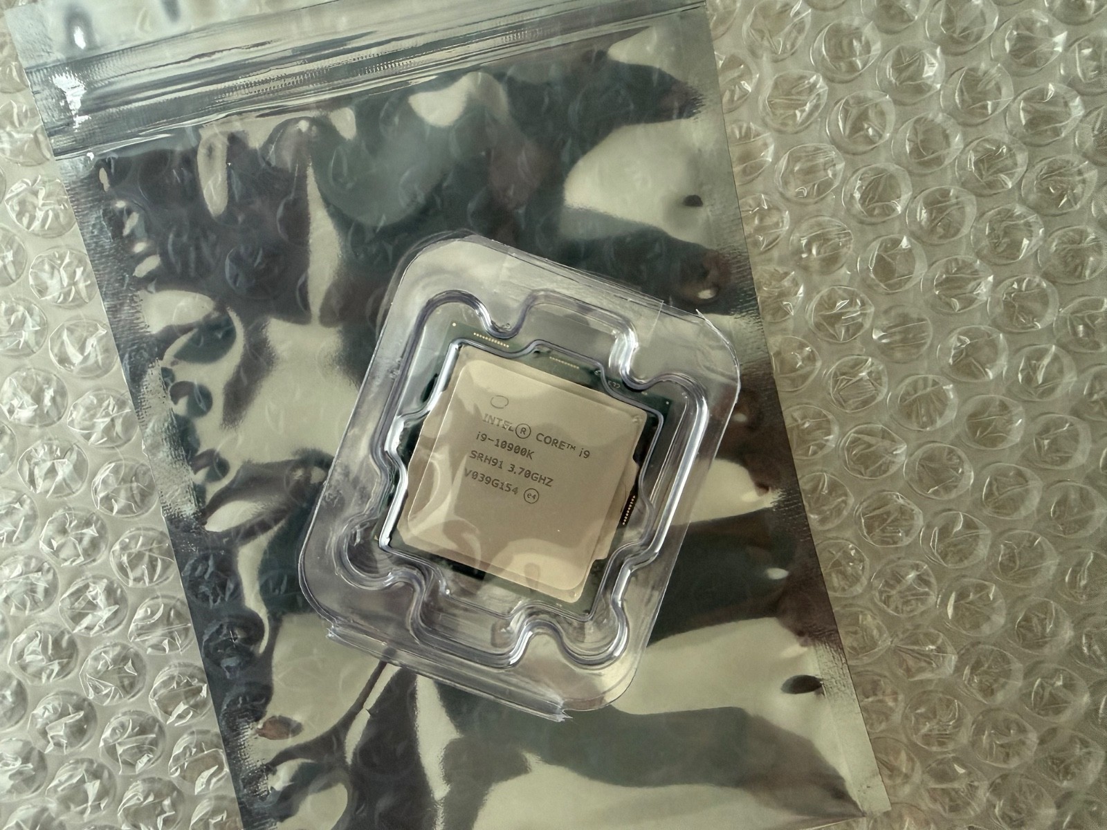 Genuine Intel i9-10900K 10900K 3.7GHz 10-Core Processor LGA1200 (USA)