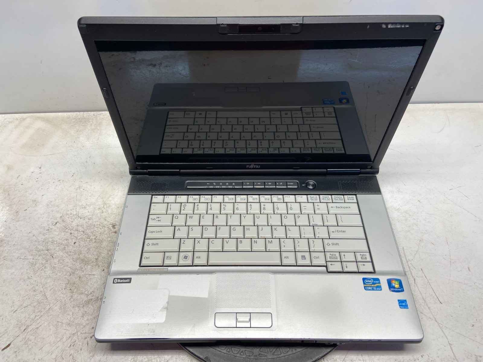 Fujitsu LifeBook E751 Intel i5-2520M 2.5GHz 4 GB NO HDD