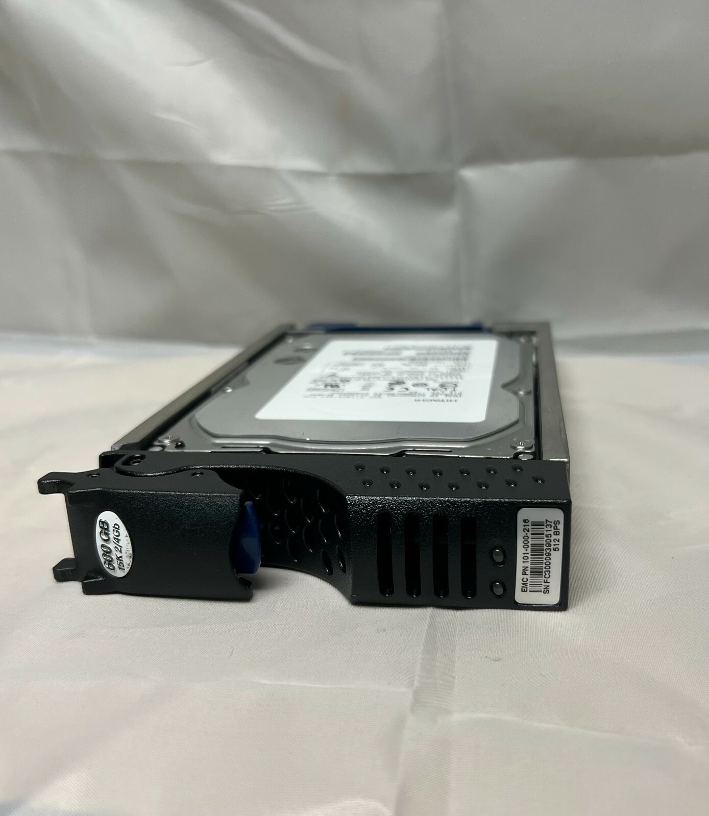 EMC 101-000-216 - 600GB 15K Fibre Channel 3.5" Hard Drive w/Tray