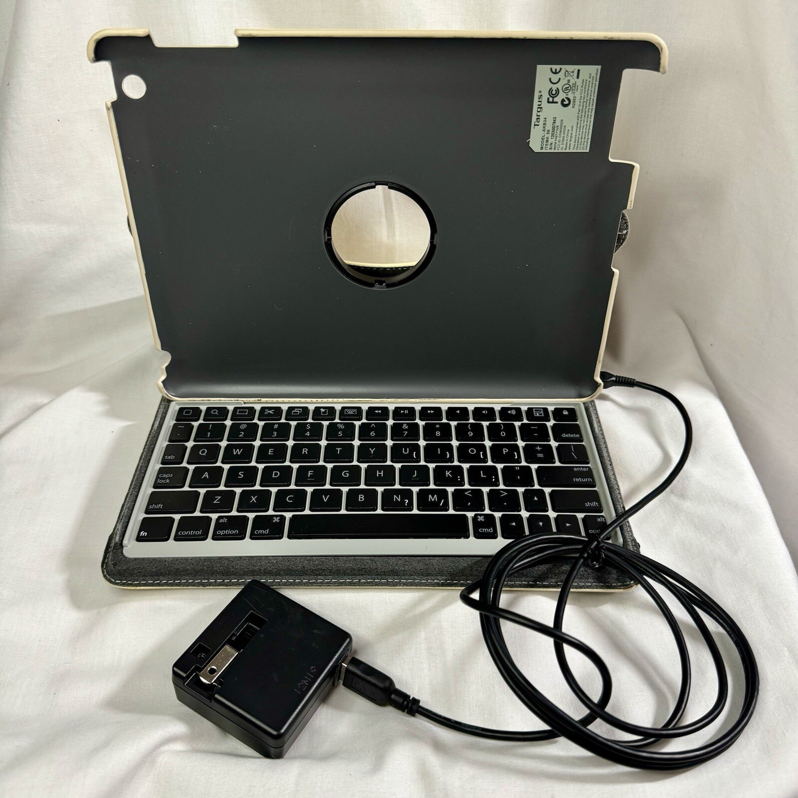 Genuine Targus AKB34 Cream Color Leather Rotating Bluetooth Keyboard W Charger