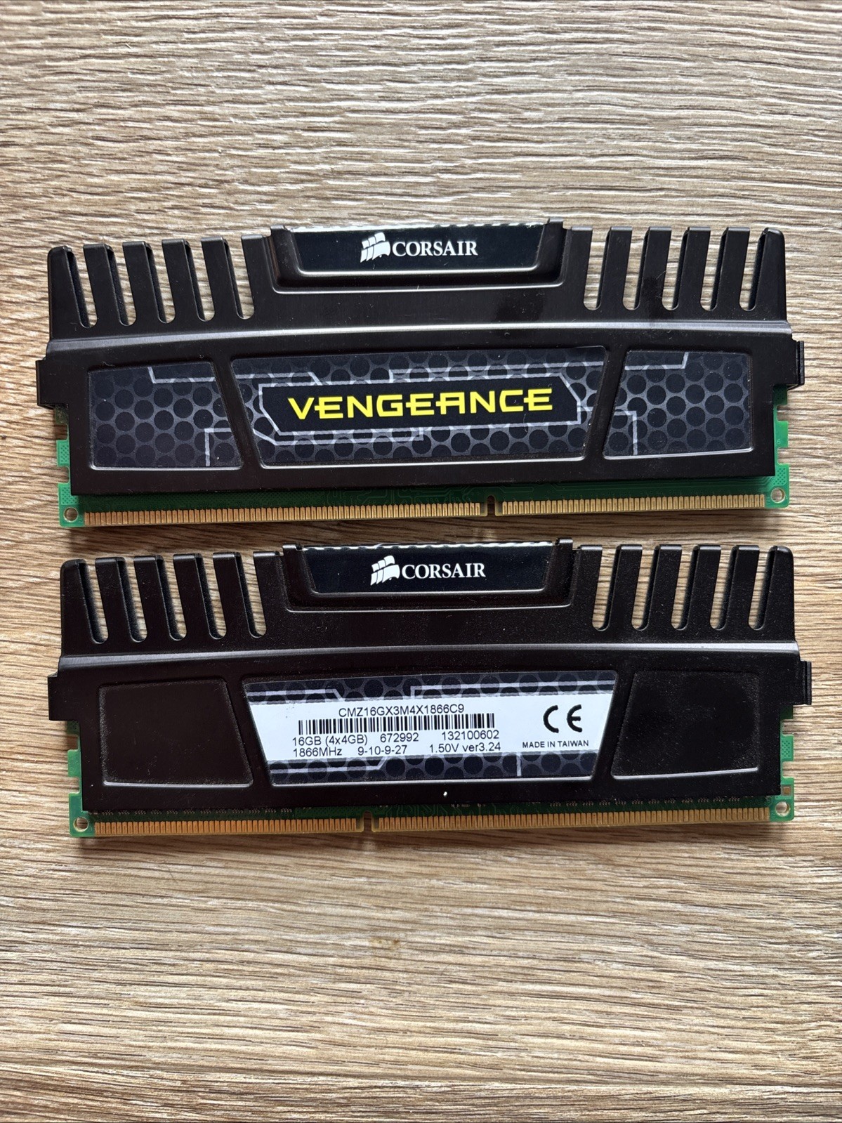 2 Corsair Vengeance 16GB (4x4GB)