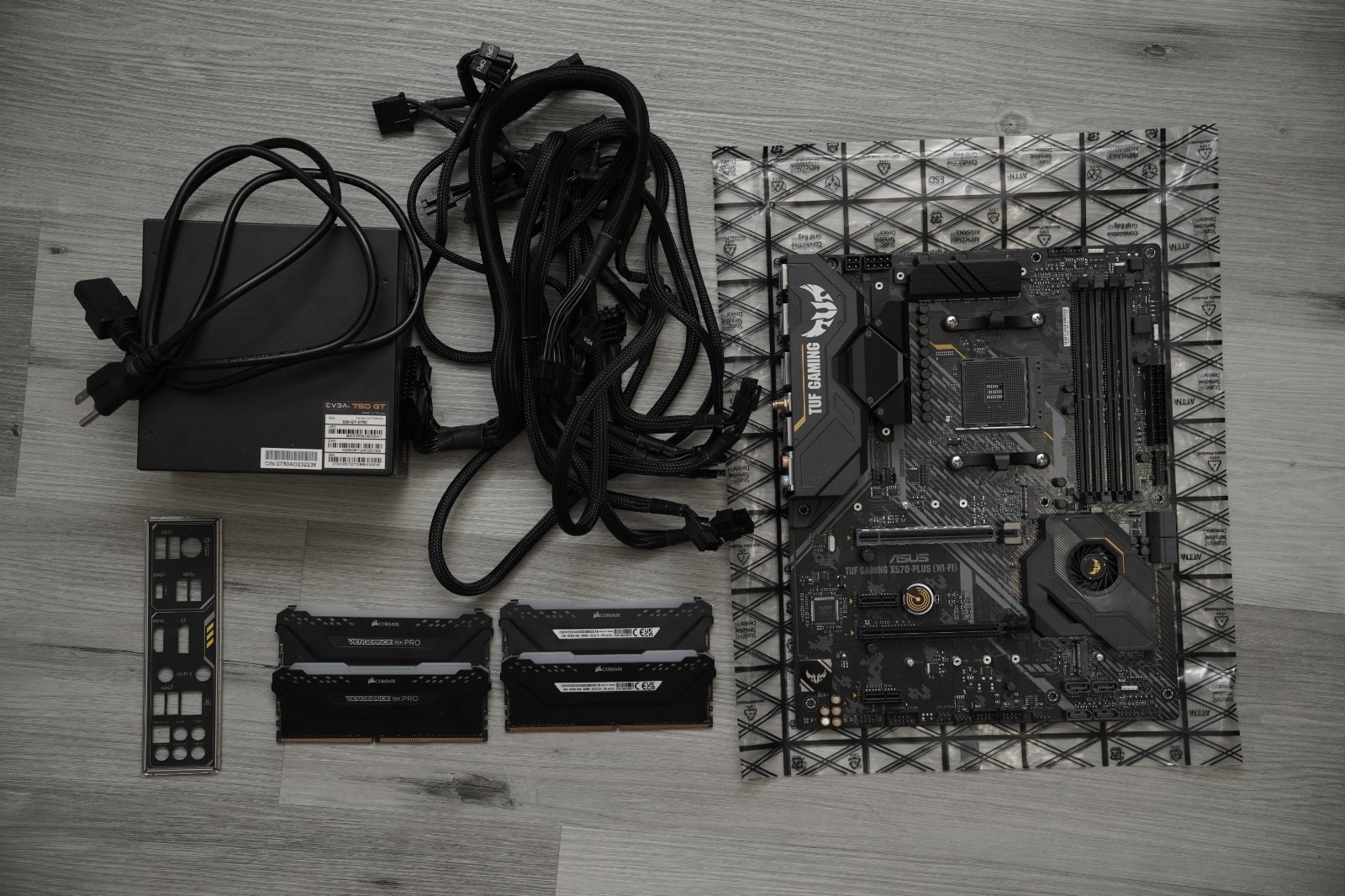 Bundle Corsair Vengeance RGB 64gb DDR4 1 unstable, ASUS TUF X570, EVGA 750w GT