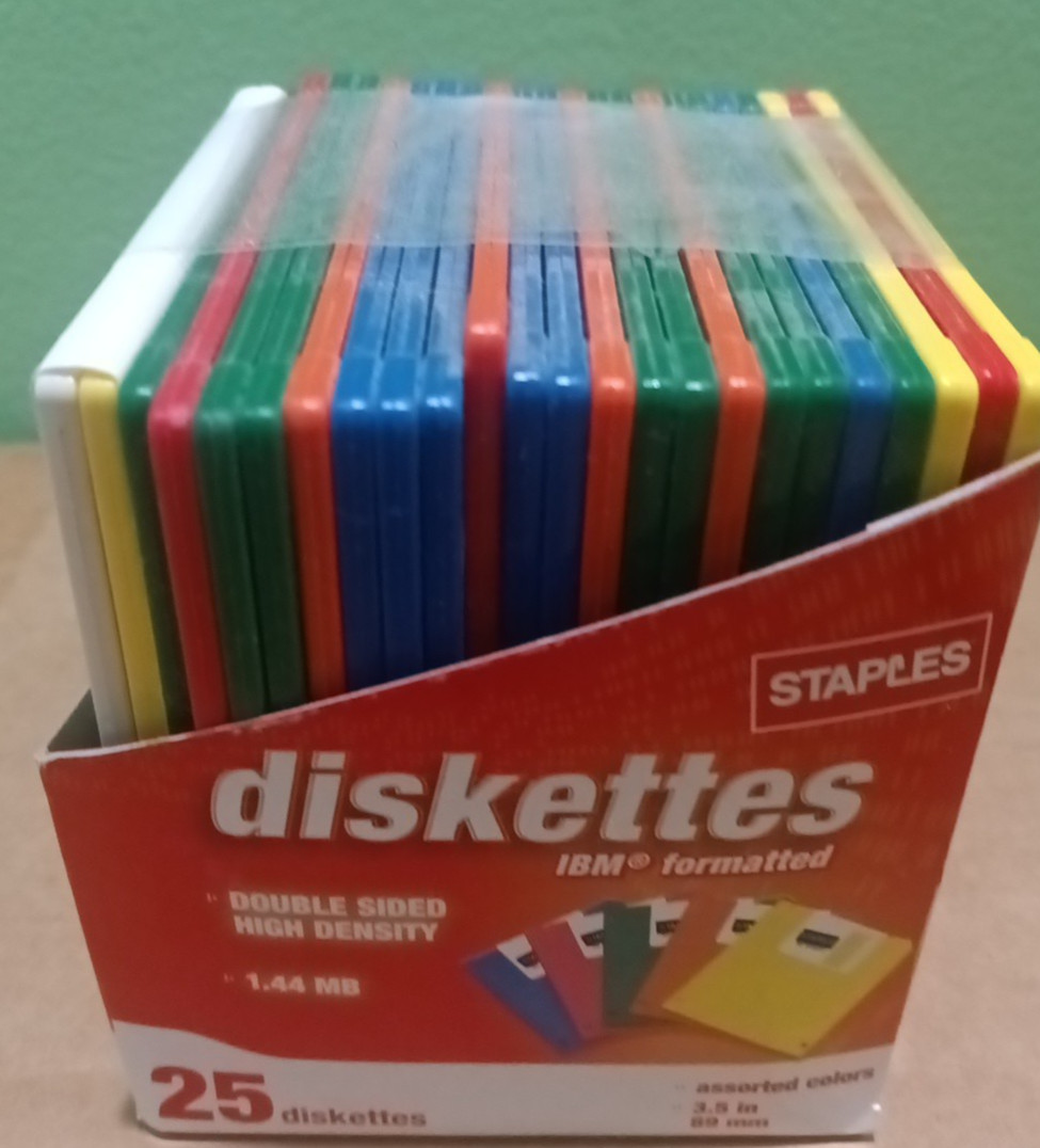 3.5 in Floppy Diskette Staples IBM Formatted 1.44MB OPEN BOX  Pack Of: 23