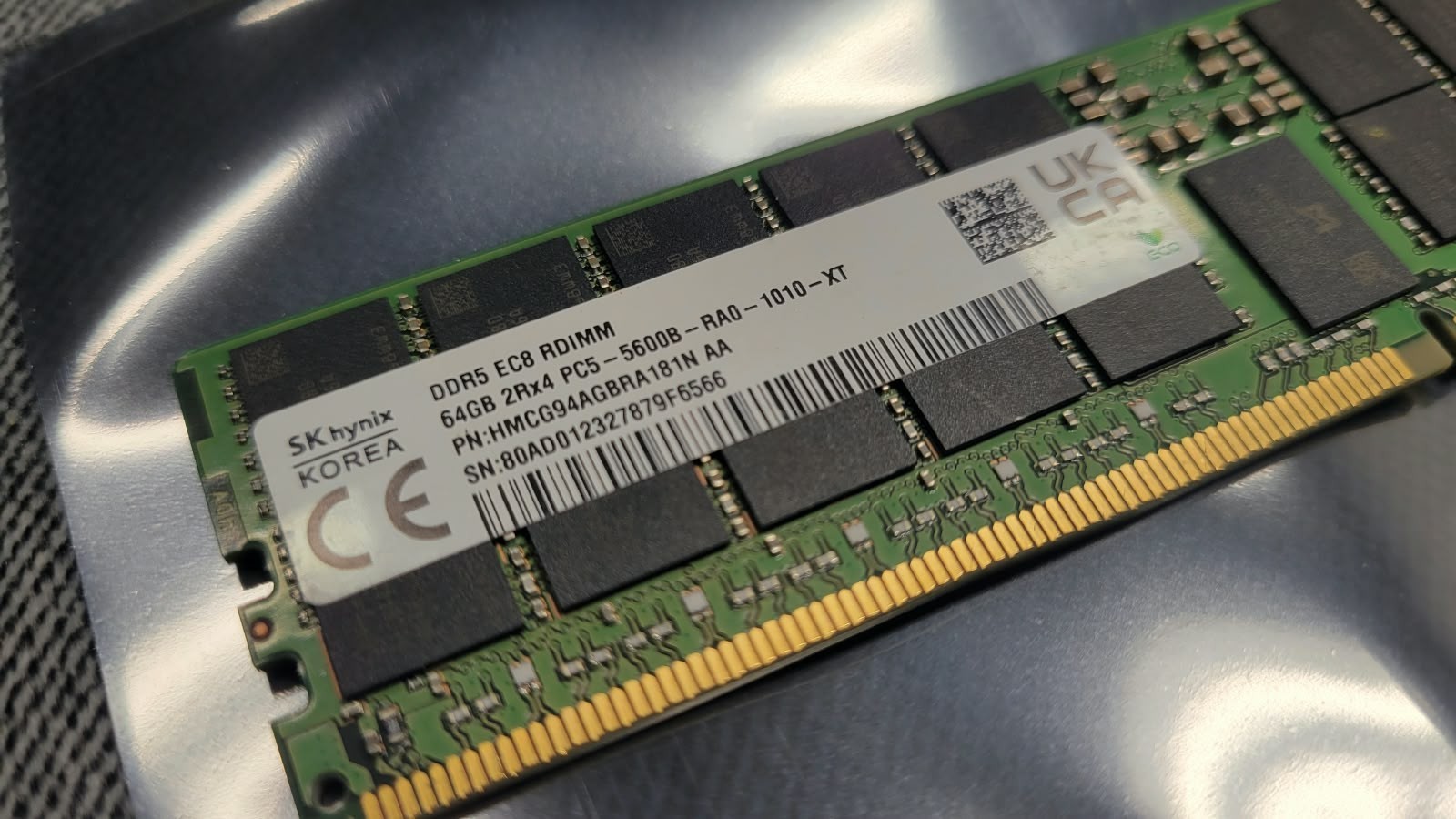 SK Hynix 64GB 2RX4 PC5-5600B-R DDR5-44800 ECC RDIMM Memory HMCG94AGBRA181N