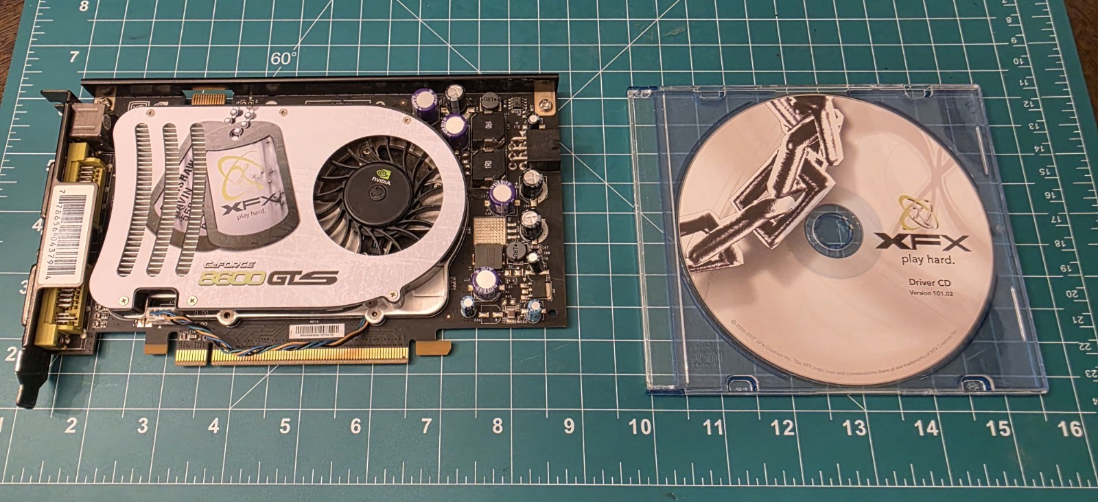 XFX NVIDIA GeForce 8600 GTS 256MB DDR3 PCIe x16 Dual DVI-I S-Video DX10 + CD