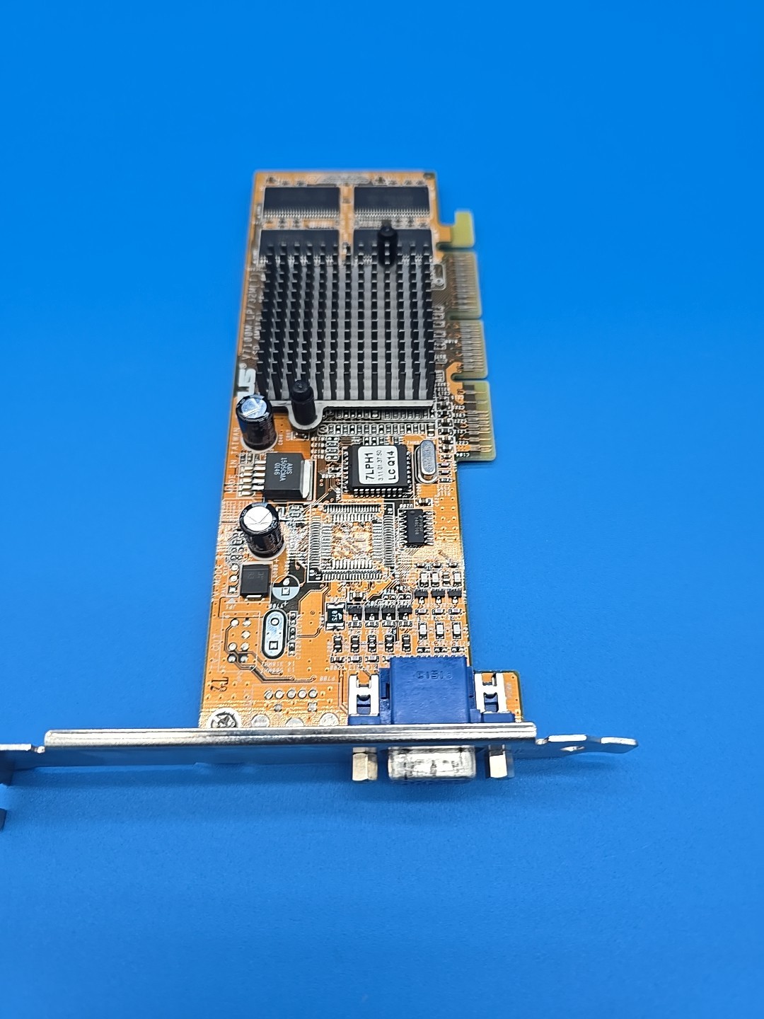 ASUS V7100M-LP / 32M V7100 Magic / Pure / 32M / SE / U AGP VGA Video Card 