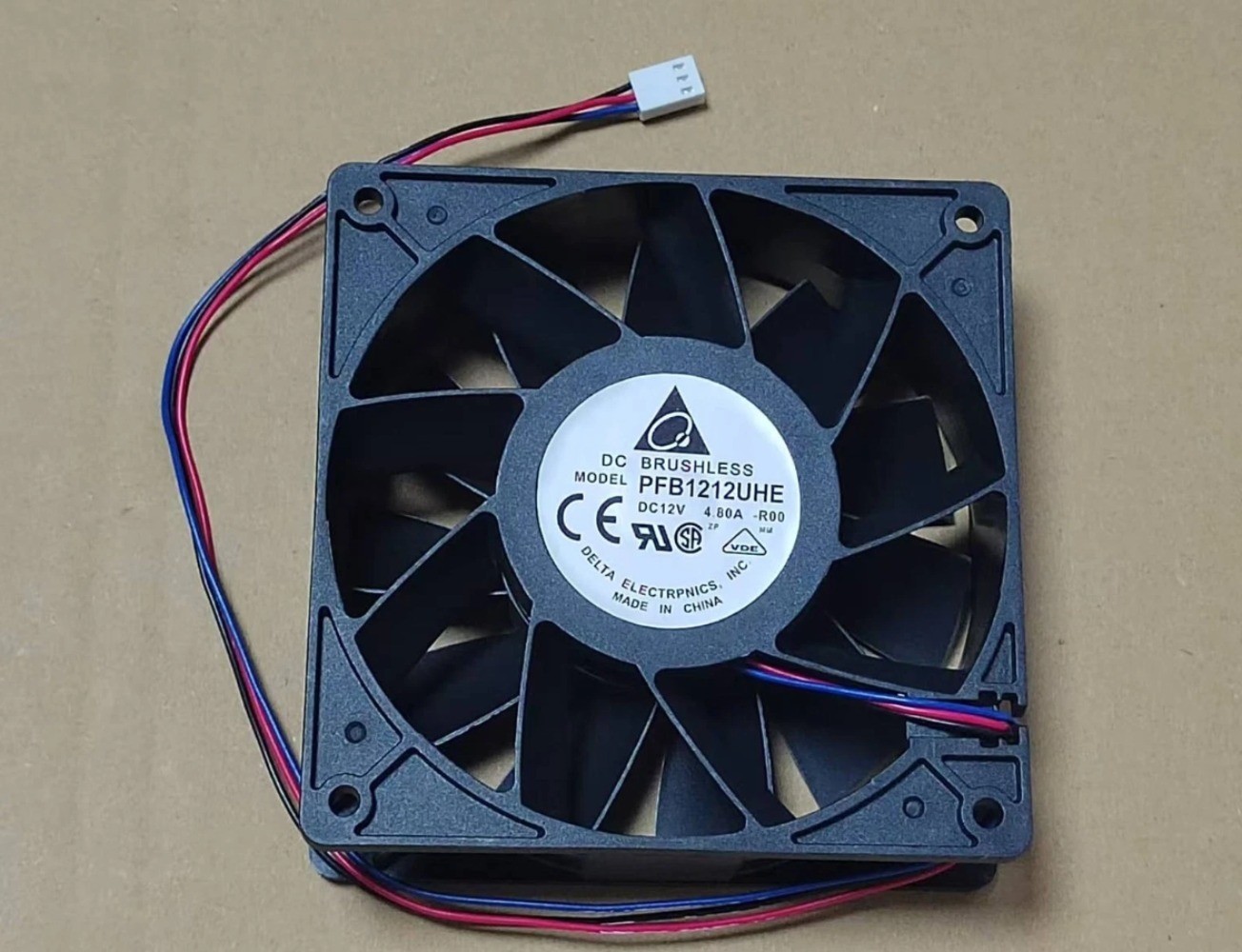 Delta PFB1212UHE Fan 120mm 12038 12V 4.8A super large air volume cooling fan